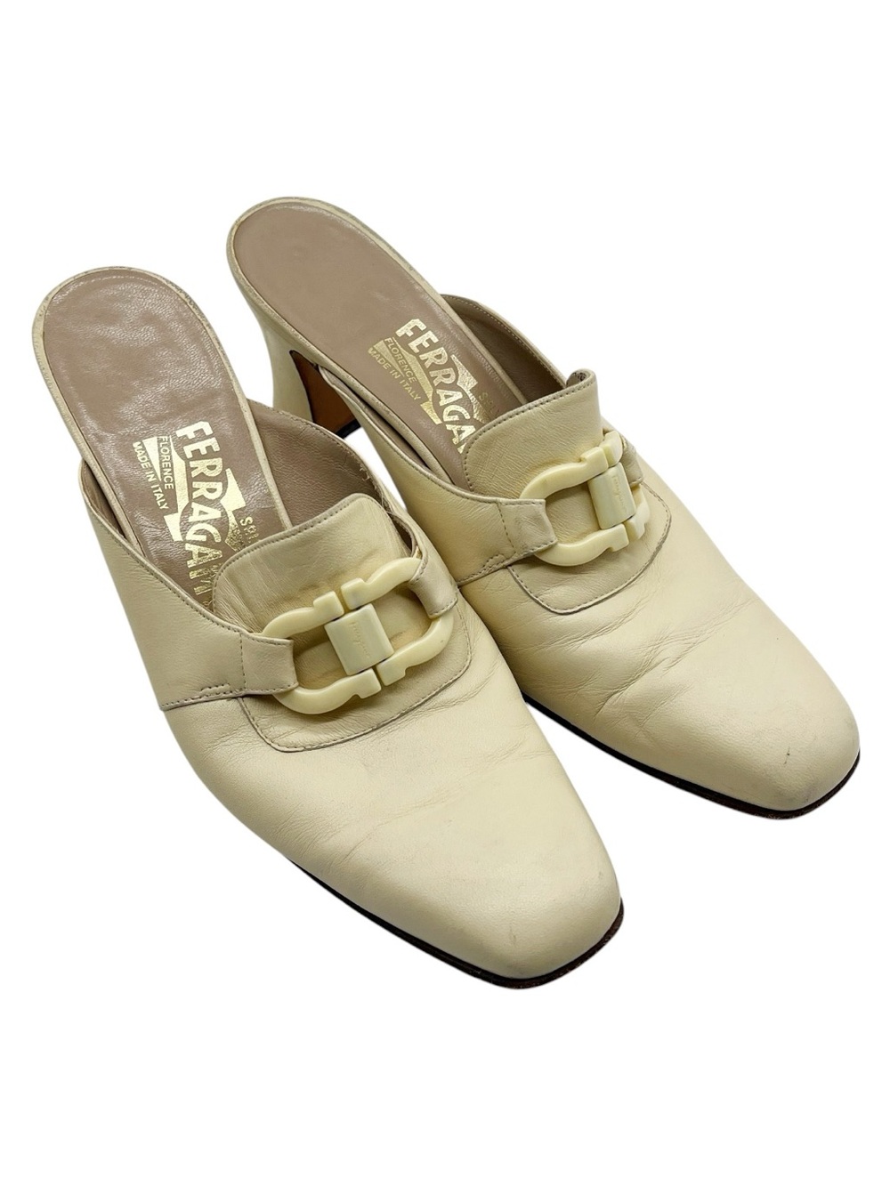 Vintage Salvatore Ferragamo Creme colored Mules Size 8.5 Slip on Made in Italy